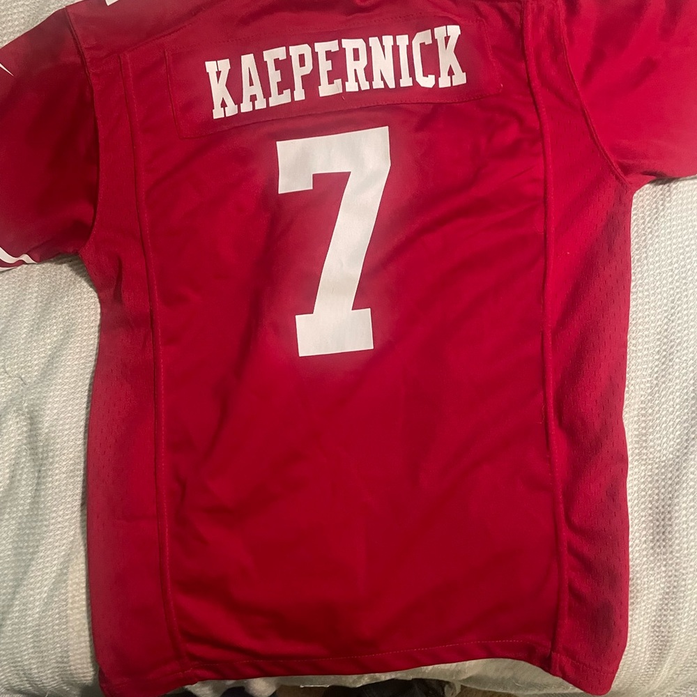 No#7 kapernick medium size top